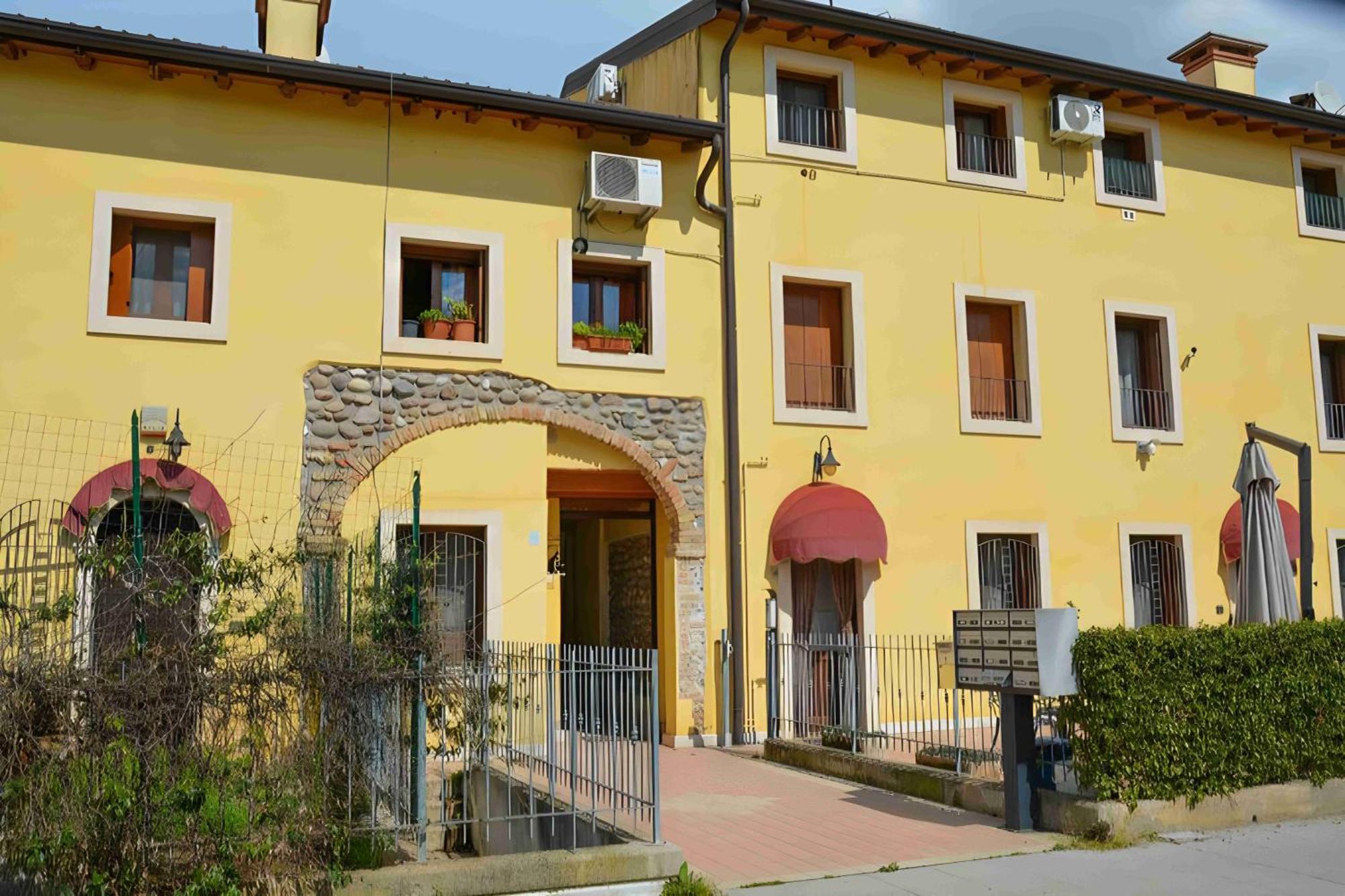 Casa Vacanze Raggio Di Sole Apartment Valeggio sul Mincio Luaran gambar